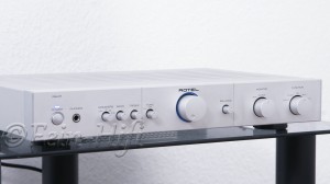 Rotel RA-01 Stereo Verstärker silber Rotel RA-01 Stereo Verstärker silber