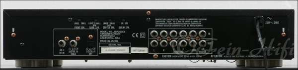 Zeigt die Rückseite von Harman Kardon ADP-303 Dolby Digital AC-3 Decoder