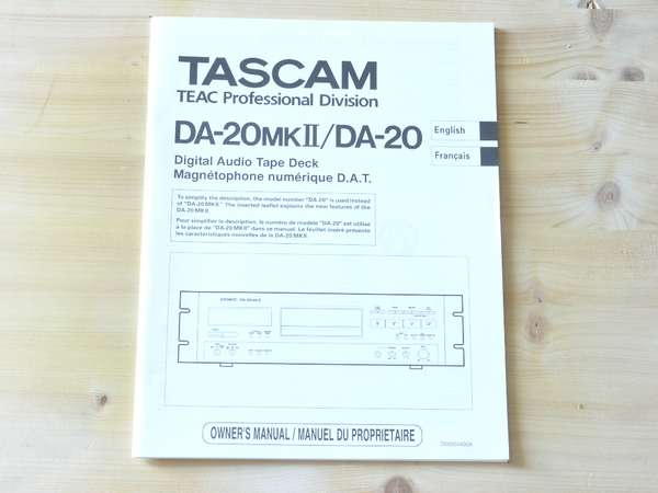 Zeigt die Seitenansicht-Links von Bedienungsanleitung für TASCAM DAT DA-20mkII/DA-20