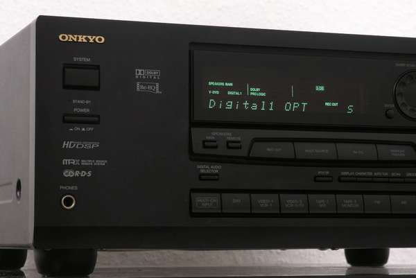 Zeigt die Detailansicht-Rechts von Onkyo TX-DS555 D