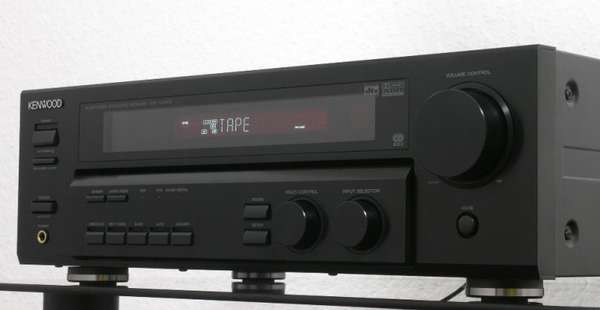 Zeigt die Seitenansicht-Rechts von Kenwood KRF-V 4060D D