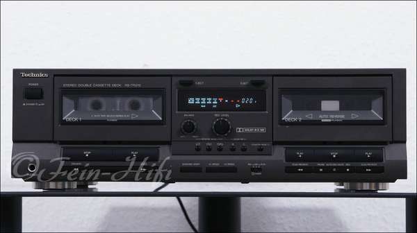 Zeigt die Frontansicht von Technics RS-TR212
