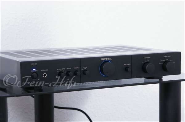 Zeigt die Seitenansicht-Links von Rotel RA-01 H