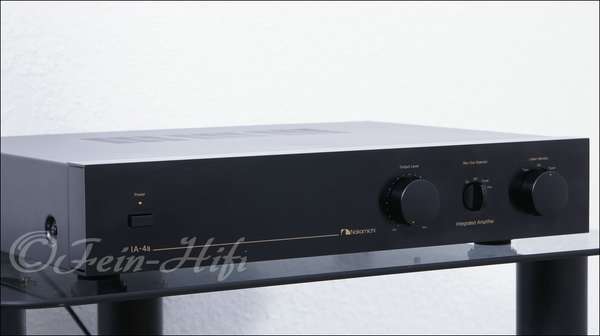 Zeigt die Seitenansicht-Links von Nakamichi IA-4