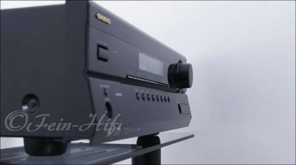 Zeigt die Seitenansicht-Rechts von Onkyo HT-R370 D