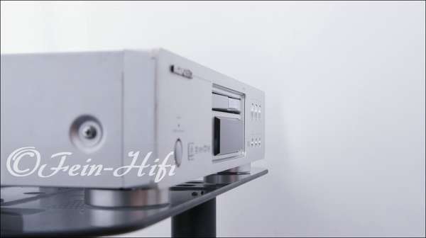 Zeigt die Seitenansicht-Rechts von Marantz DV-7600 H