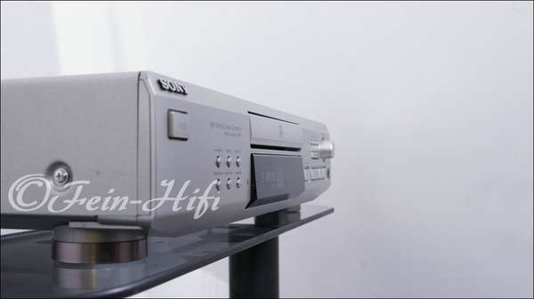 Zeigt die Seitenansicht-Rechts von Sony CDP-XE520 H