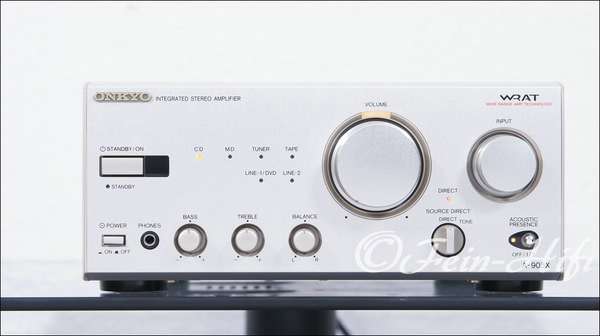 Zeigt die Frontansicht von Onkyo A-905