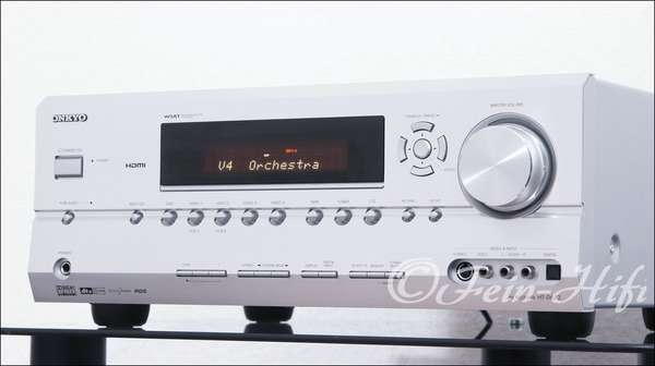 Zeigt die Rückseite von Onkyo HT-R640 D