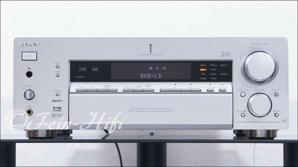 Zeigt die Frontansicht von Sony STR-DB 1070 QS D