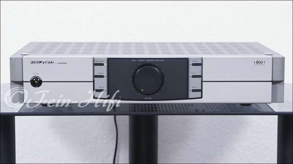 Zeigt die Frontansicht von Grundig Fine-Arts AS-Ir Stereo HiFi Verstärker mit Digitaleingan