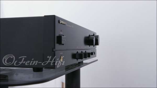 Zeigt die Seitenansicht-Rechts von Pioneer A-115