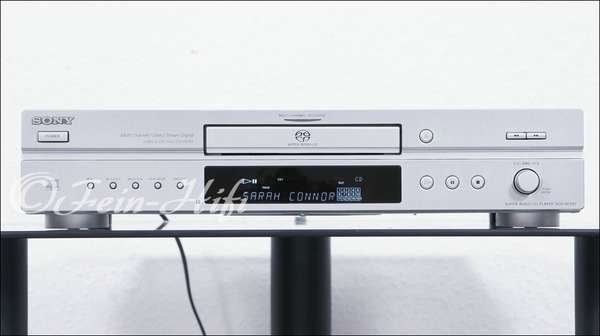 Zeigt die Frontansicht von Sony SCD-XE597 SACD-P