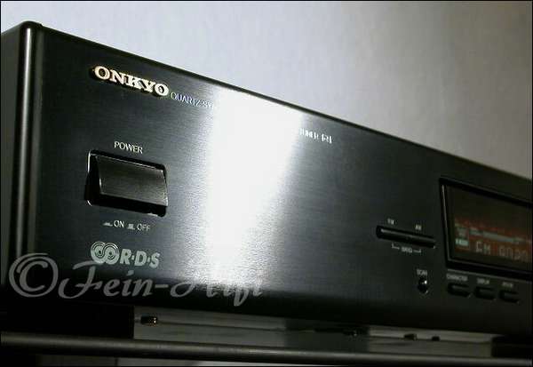 Zeigt die Seitenansicht-Rechts von Onkyo T-4210