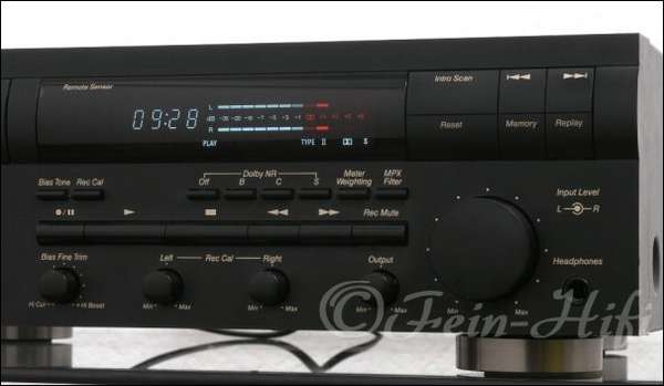Zeigt die Seitenansicht-Rechts von Harman Kardon TD-4600 Highend Kassettendeck mit Dolby S