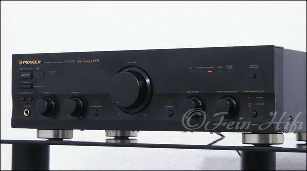Zeigt die Rückseite von Pioneer A-407