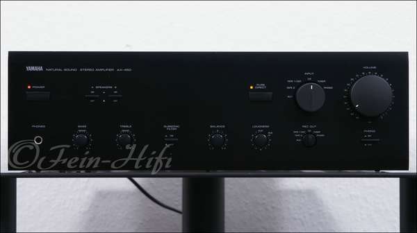 Zeigt die Frontansicht von Yamaha AX-450