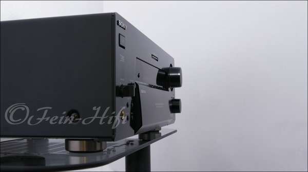 Zeigt die Seitenansicht-Rechts von Sony STR-DB 930 QS H