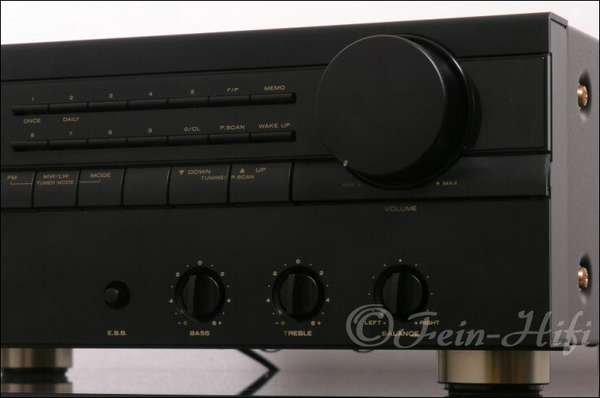 Zeigt die Detailansicht-Rechts von Marantz SR-60 S