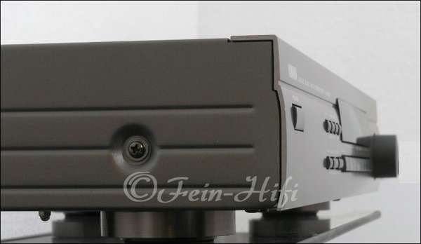 Zeigt die Seitenansicht-Rechts von Yamaha TX-580 RDS-T