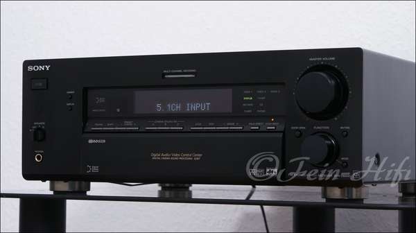 Zeigt die Rückseite von Sony STR-DB840QS D