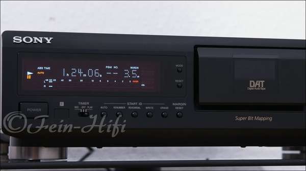 Zeigt die Detailansicht-Links von Sony DTC-ZE700 H