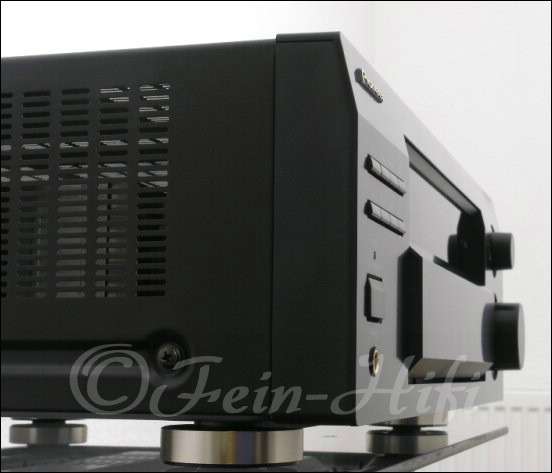 Zeigt die Rückseite von Pioneer VSX-D 812 D