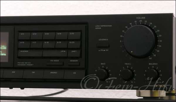 Zeigt die Seitenansicht-Rechts von Onkyo TX-7620 S