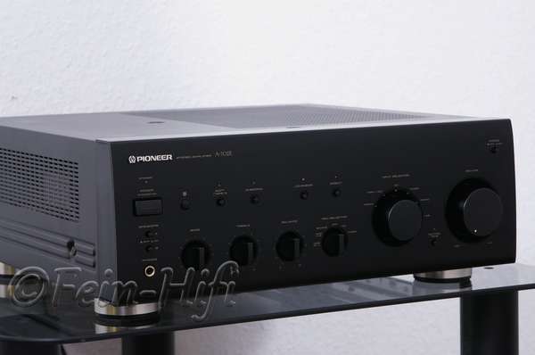 Zeigt die Seitenansicht-Links von Pioneer A-702