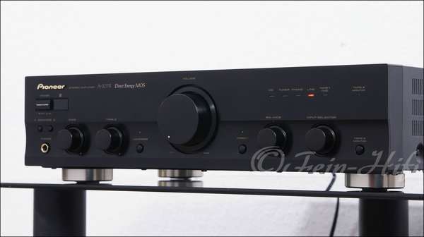 Zeigt die Rückseite von Pioneer A-207