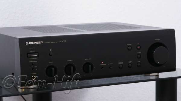 Zeigt die Seitenansicht-Links von Pioneer A-303