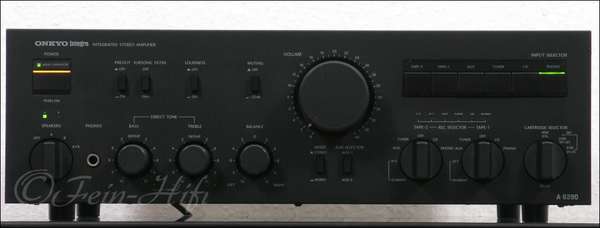 Zeigt die Frontansicht von Onkyo A-8290