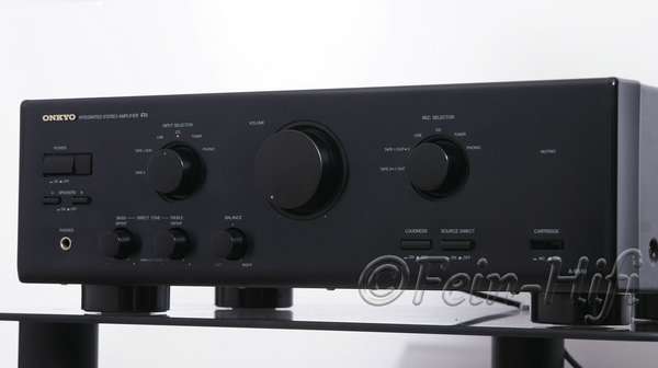 Zeigt die Seitenansicht-Rechts von Onkyo A-9510