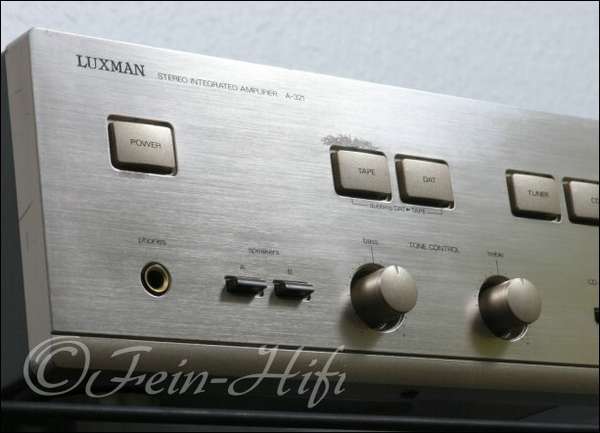 Zeigt die Seitenansicht-Rechts von Luxman A-321
