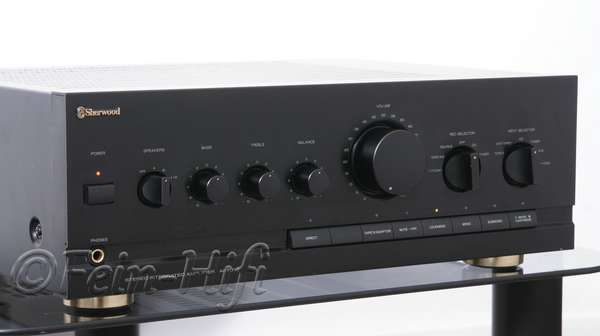 Zeigt die Seitenansicht-Links von Sherwood AI-7010 V
