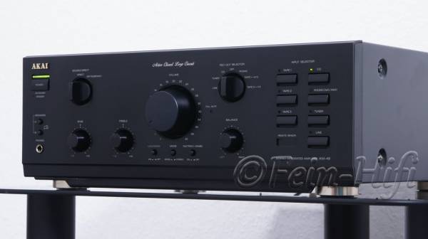 AKAI AM-49 HiFi Stereo Verstärker mit 2x 130 W Sinus