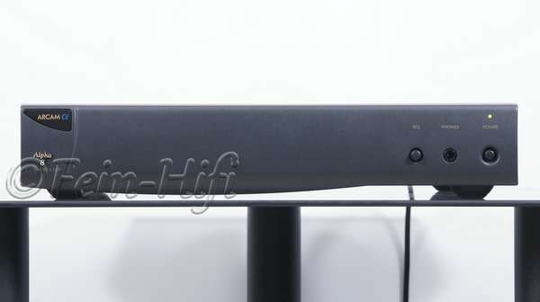 Zeigt die Frontansicht von Arcam Alpha 8P Stereo Endstufe