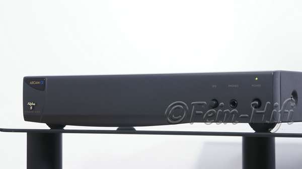 Zeigt die Seitenansicht-Rechts von Arcam Alpha 8P Stereo Endstufe