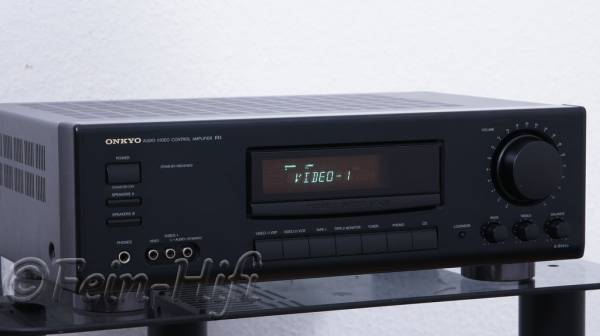Zeigt die Seitenansicht-Links von Onkyo A-RV 410 Stereo Verstärker mit 2 x 110 W