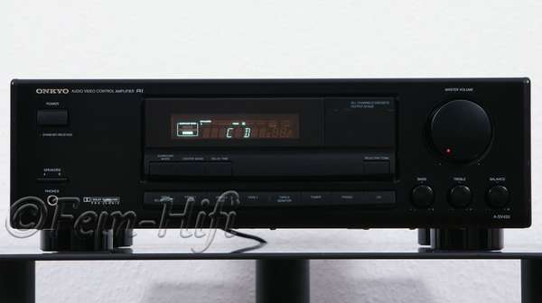 Zeigt die Frontansicht von Onkyo A-SV420