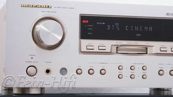 Zeigt die Seitenansicht-Rechts von Marantz AV9000 H