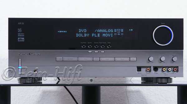 Zeigt die Frontansicht von Harman Kardon AVR 130 Dolby Digital DTS AV Receiver silber