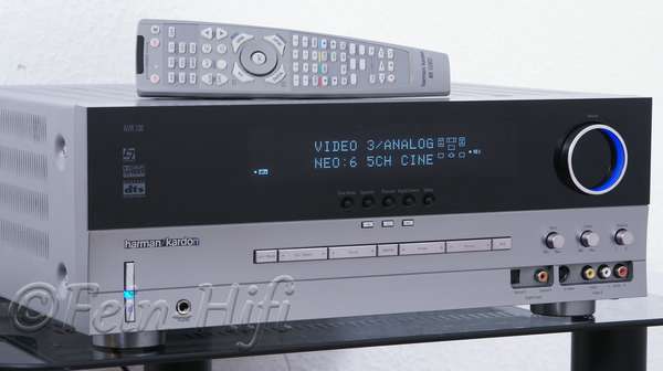 Zeigt die Seitenansicht-Links von Harman Kardon AVR 130 Dolby Digital DTS AV Receiver silber