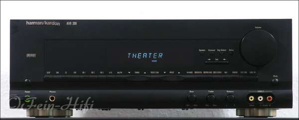 Zeigt die Frontansicht von Harman Kardon AVR-200 Dolby Digital Receiver