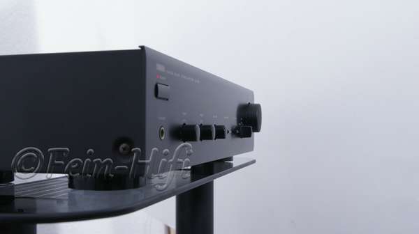 Zeigt die Seitenansicht-Rechts von Yamaha AX-350 S