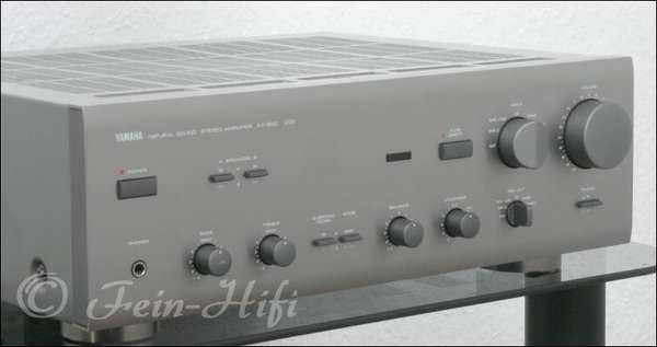 Zeigt die Seitenansicht-Links von Yamaha AX-550 RS S