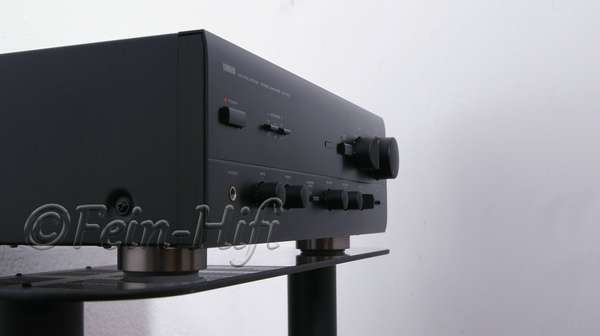 Zeigt die Seitenansicht-Rechts von Yamaha AX-570 S