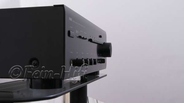 Zeigt die Seitenansicht-Rechts von Yamaha AX-640