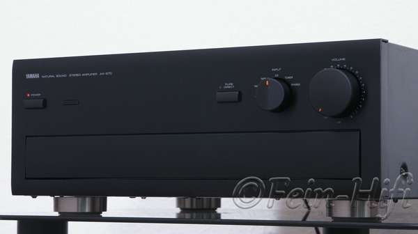 Zeigt die Rückseite von Yamaha AX-870 H