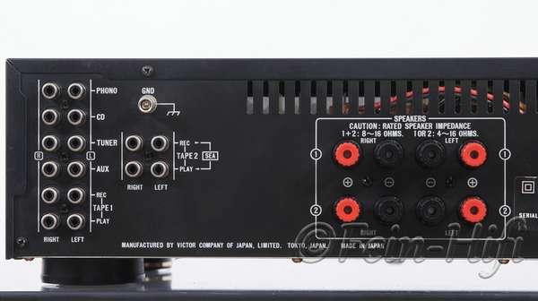 Zeigt die Rückseite von JVC AX-311 S